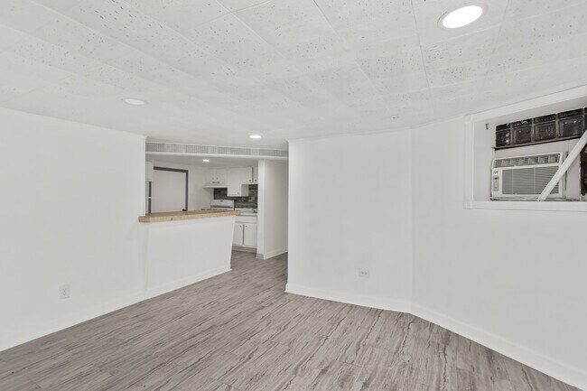 Foto del edificio - 6246 N Oakley Ave