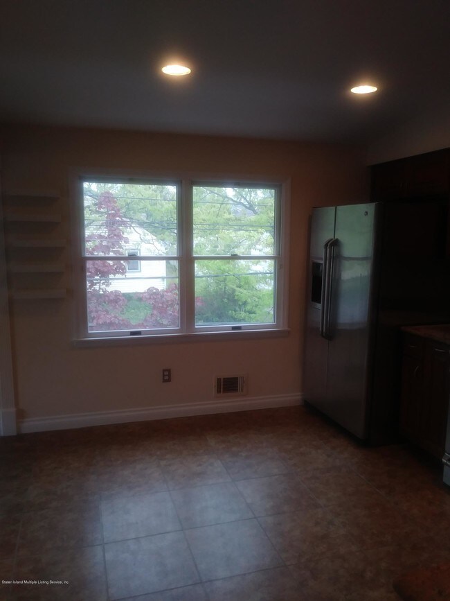 Foto del edificio - 24 Rhett Ave