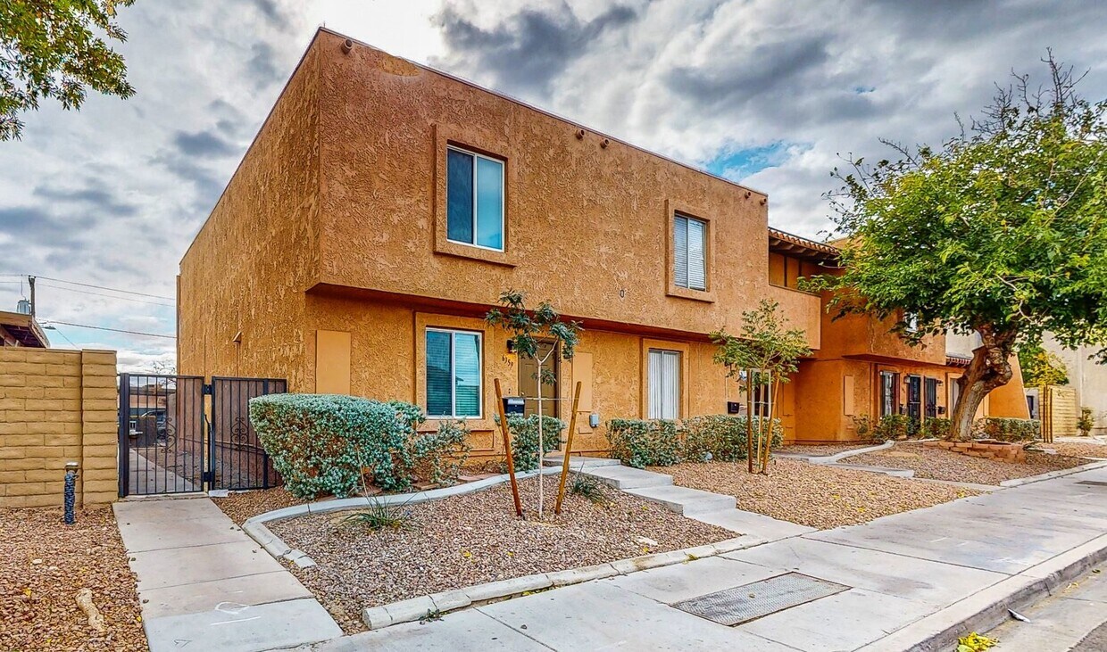 Primary Photo - 2 BEDROOM 1 1/2 BATH TOWN HOME