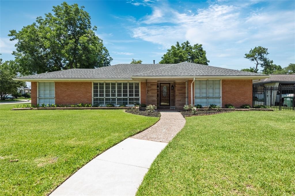 Primary Photo - 3830 Linkwood Dr