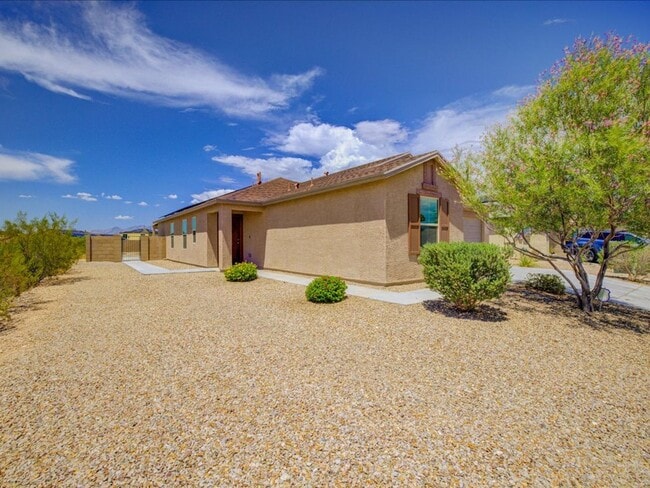 Building Photo - 3 Bedroom 2 Bathroom