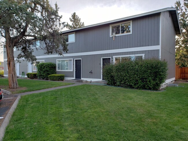 Building Photo - Drexel Redmond Townhouses