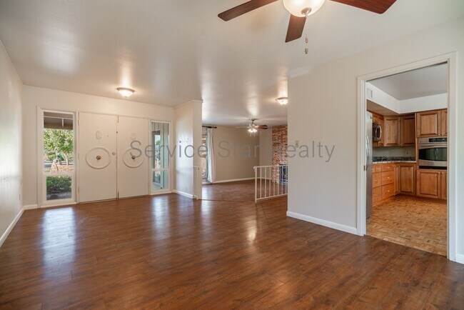 Building Photo - 510 Redondo Dr N