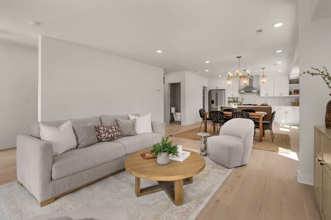 Foto del edificio - 909 Cheatham Pl