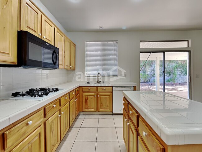 Foto del edificio - 541 Kavanagh Pl