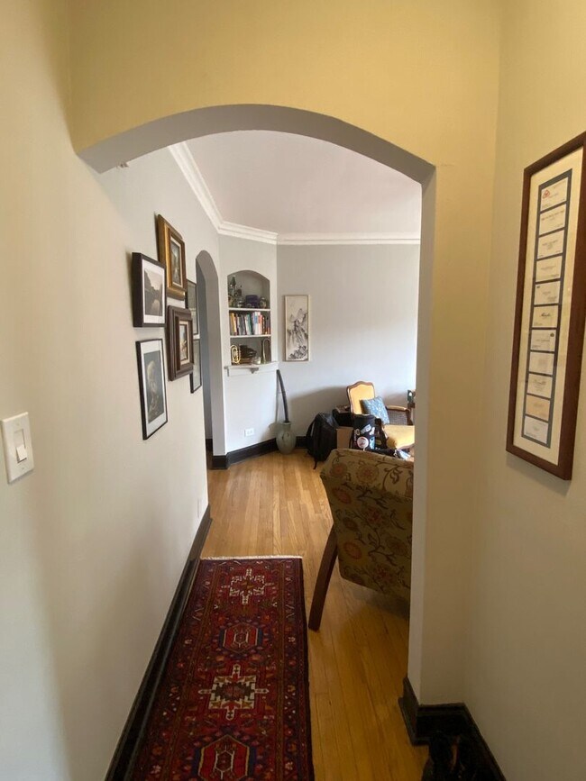 Building Photo - Jefferson Park modern 1BR! Heat, cooking g...