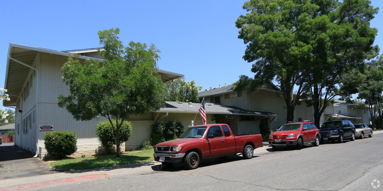 Primary Photo - Riviera Terrace Apartments