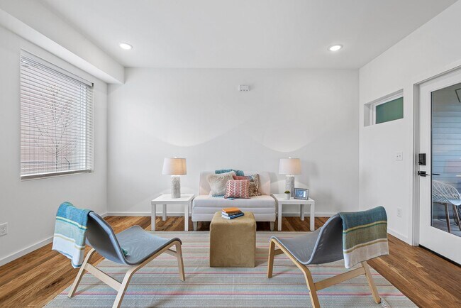 Foto del edificio - 2 Bedroom Townhome Near the River Walk!
