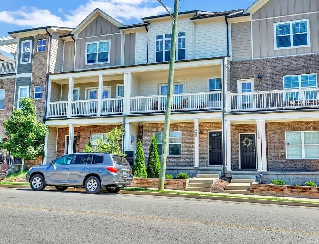Primary Photo - 3BR/3.5BA, Three story Townhome in the Nat...
