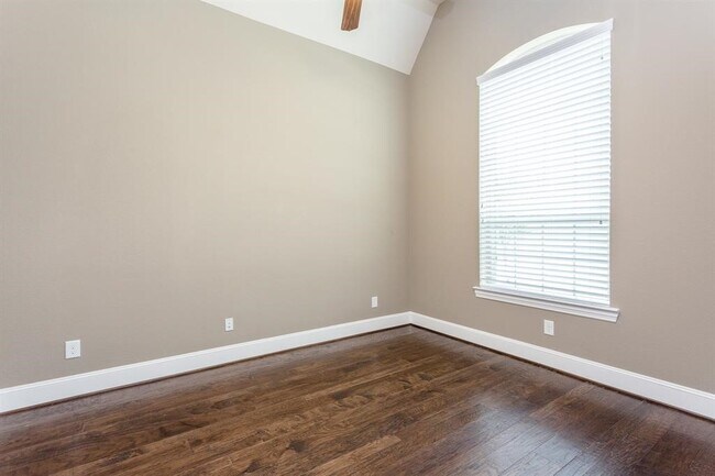 Foto del edificio - 4214 Quiet Dawn Ln