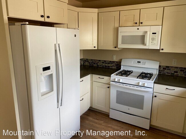 Foto del edificio - 4 br, 3 bath House - 850 NW Newport Ave.