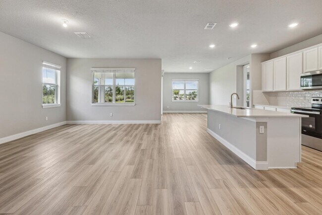 Foto del edificio - 6632 Cloverdale Ave