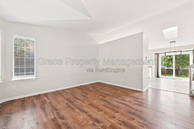 Building Photo - 16041 Bluebonnet Dr