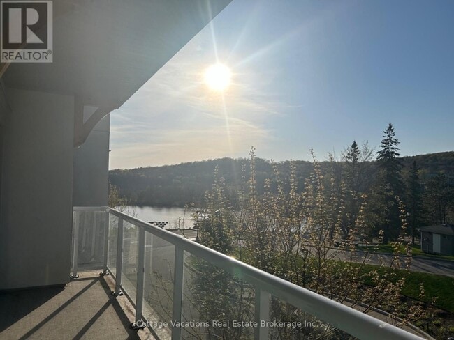 Photo du bâtiment - 25-325 Pen Lake Point Rd