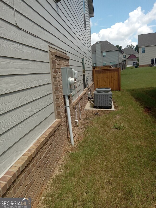 Building Photo - 1189 Hartwell Rd