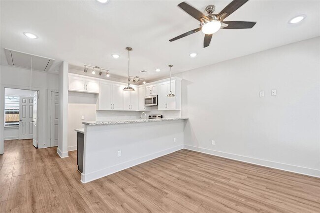 Building Photo - 5025 Mallow St