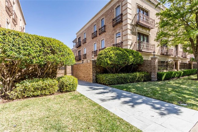 Building Photo - 6615 Bandera Ave