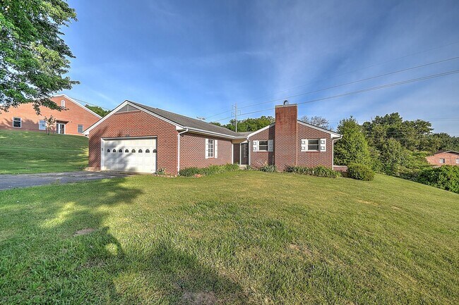 Building Photo - 210 Mt Bethel Rd