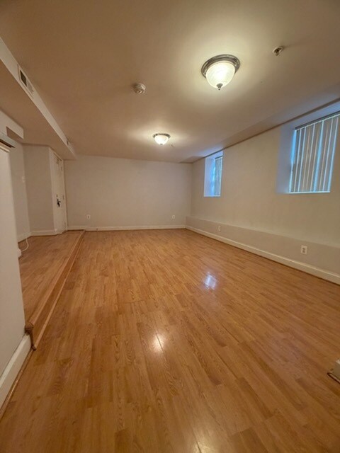 Foto del edificio - 330 Rhode Island Ave NE