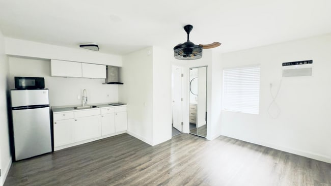 Building Photo - 1167 Grove St