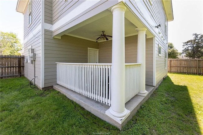 Building Photo - 410 Montclair Ave