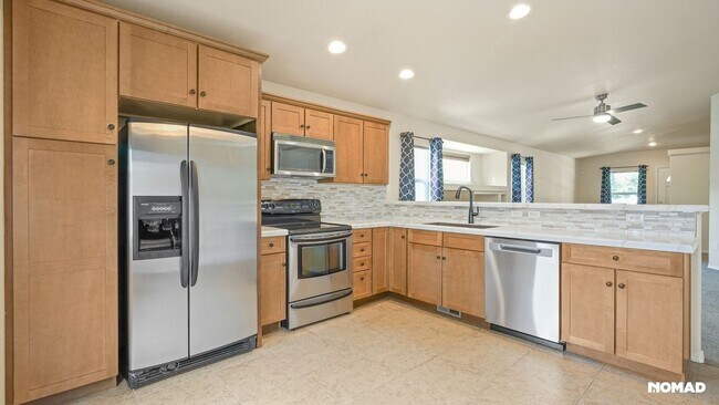 Foto del edificio - Charming 3BR Townhome in Colorado Springs