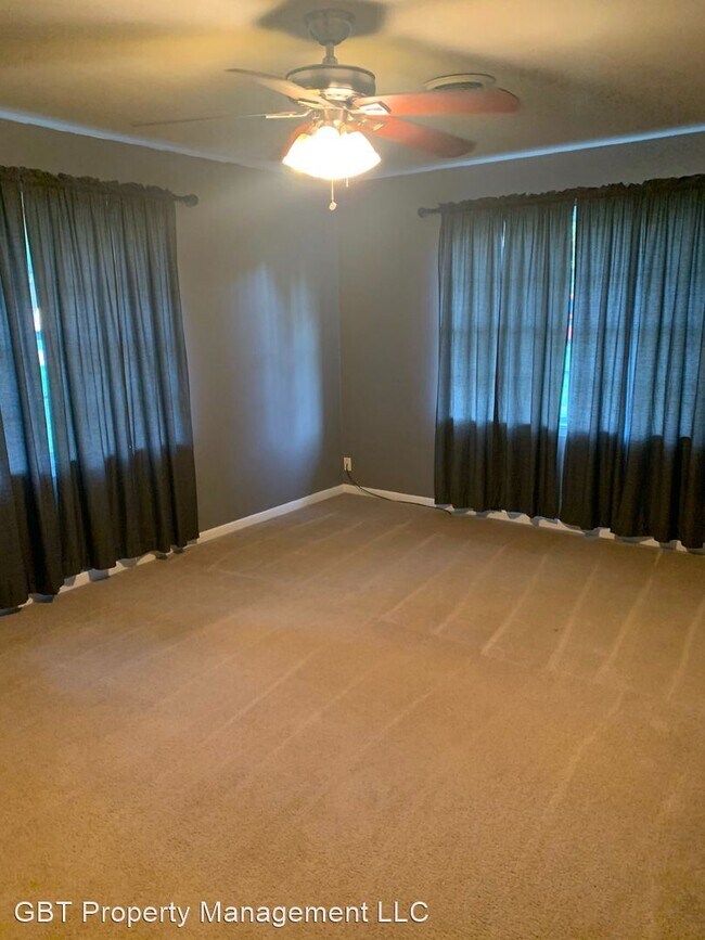 Building Photo - 2 br, 1 bath House - 104 S. Runnels Ave