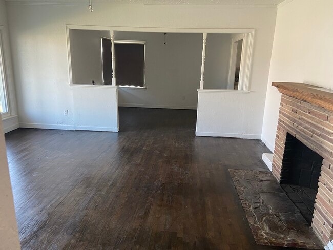 Sala de estar - 4132 Arden Dr N