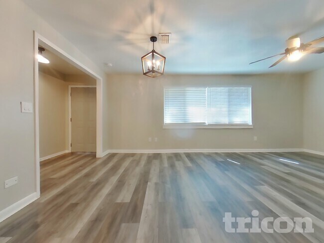 Foto del edificio - 243 E Bay Ave