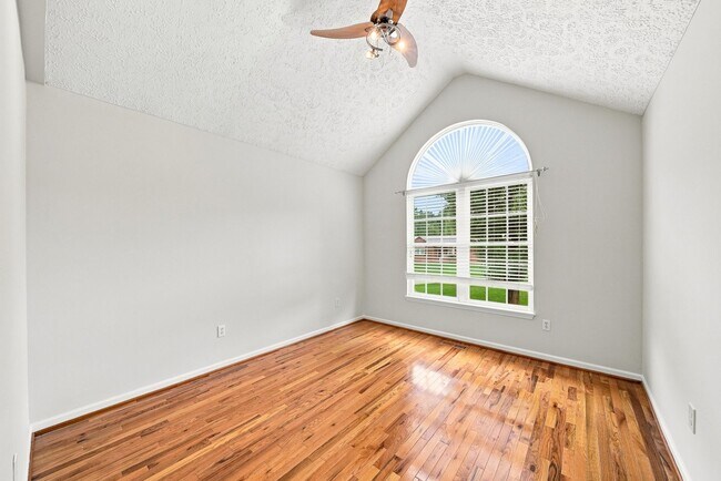 Building Photo - Charming Newton Ranch: 3BR/2BA with Garage & Large Yard