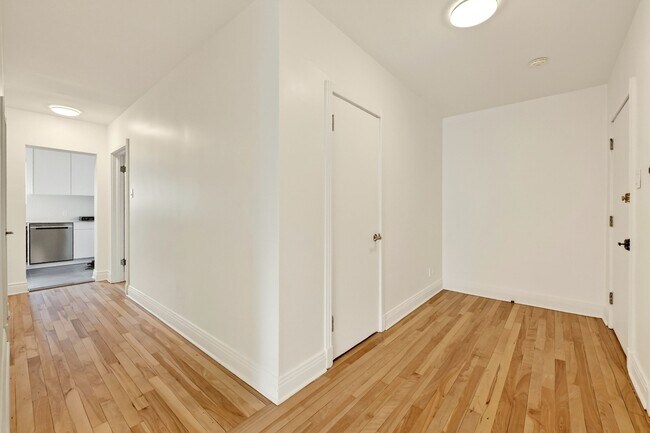Photo du bâtiment - 4585 Av. Dupuis
