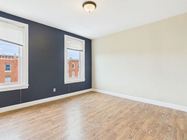 Building Photo - 2914 W Girard Ave
