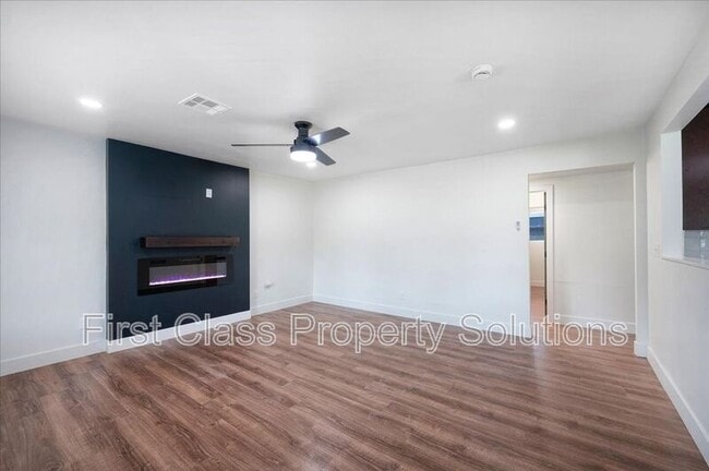 Building Photo - 825 W Colorado Ave