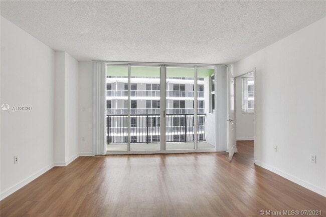 Building Photo - 1756 Bayshore Dr