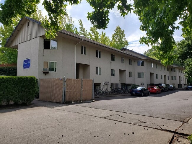 Building Photo - 410 NW 8th St