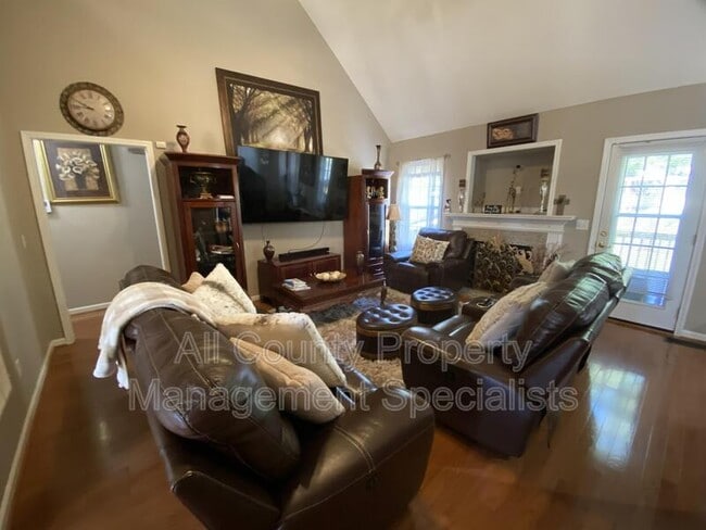 Foto del edificio - 103 Long Needle Rd