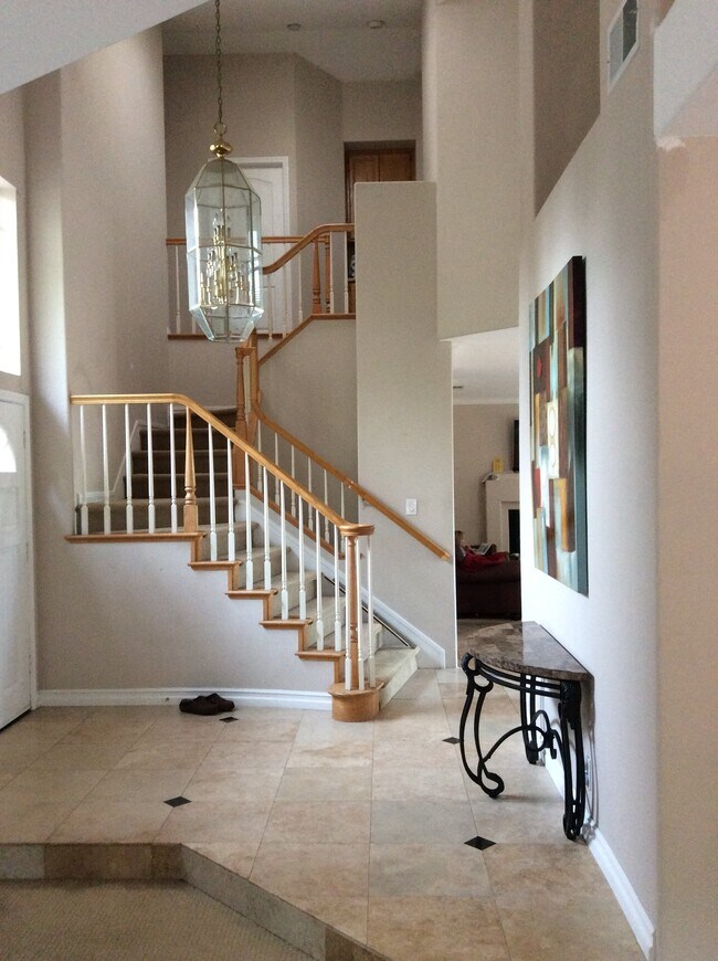 Building Photo - 601 Aliento Ct