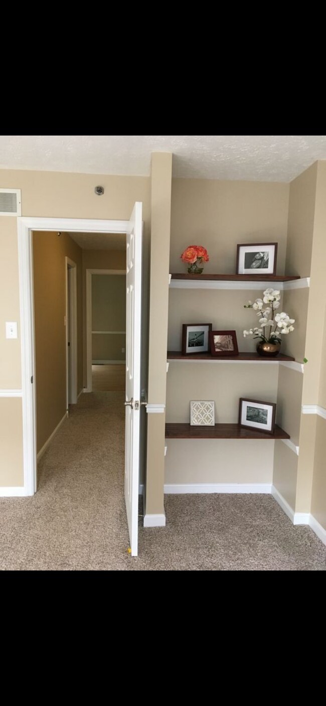 Foto del edificio - 1229 Meadowbrook Dr