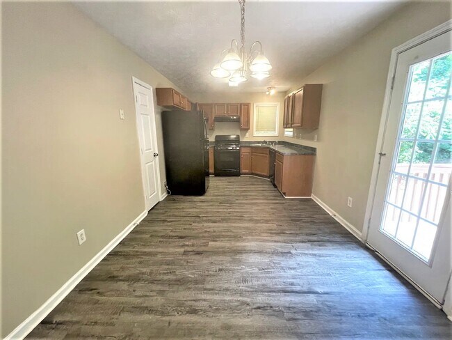 Foto del edificio - 1570 Cedar Hl