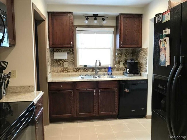 Foto del edificio - 1844 Symes St