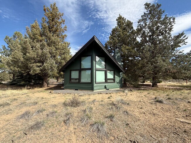 Foto del edificio - Beautiful and Bright 3 Bed/2 Bath with Acreage in NE Bend