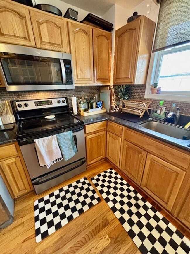 Building Photo - Charming 3 bedroom South Philly  Great Loc...