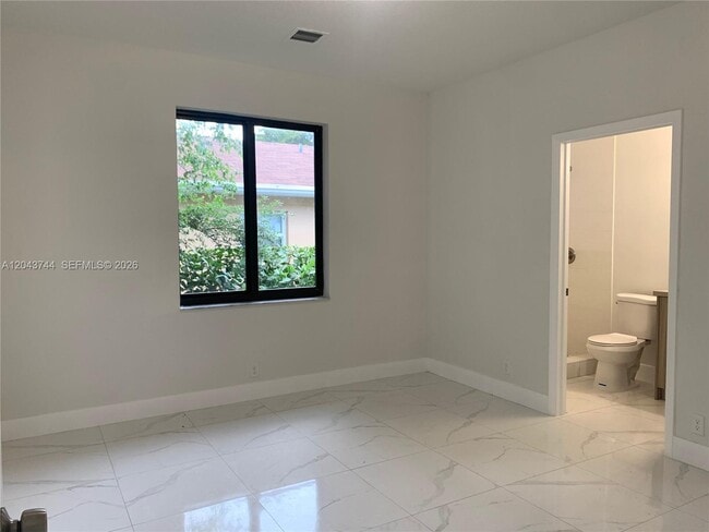 Foto del edificio - 211 NW 7th Ct
