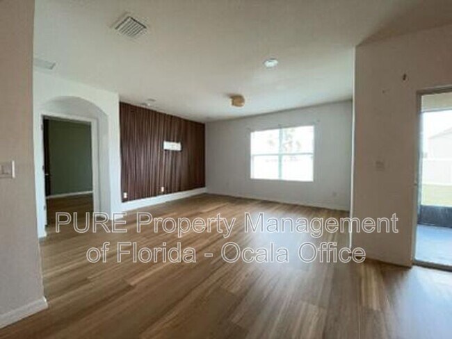Building Photo - 2805 NE 45th Ave