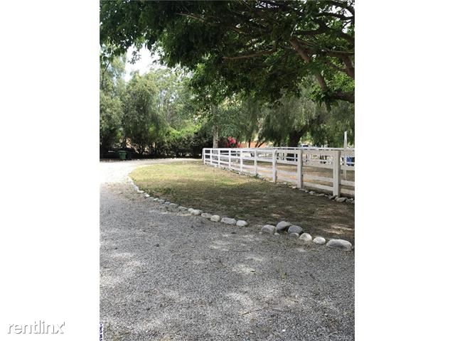 Primary Photo - 10315 Wheatland Ave