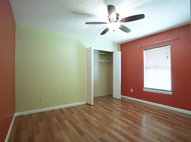 Building Photo - 8452 Stelling Dr S
