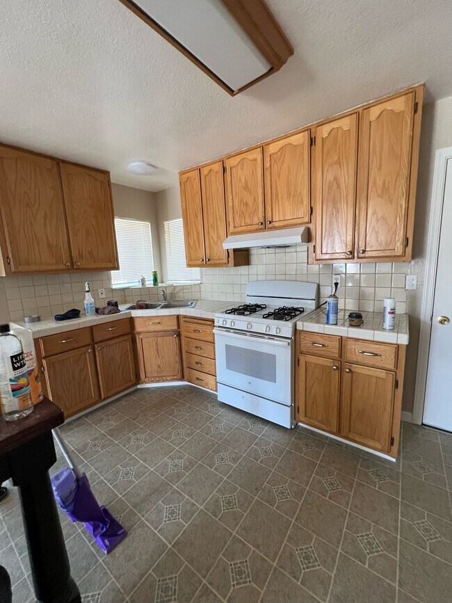 450 Poplar Ave, Manteca, CA 95336 Townhome Rentals in Manteca CA