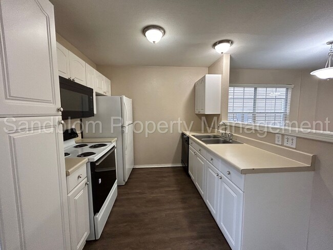 Foto del edificio - FOR LEASE | Prattville | Available Now!