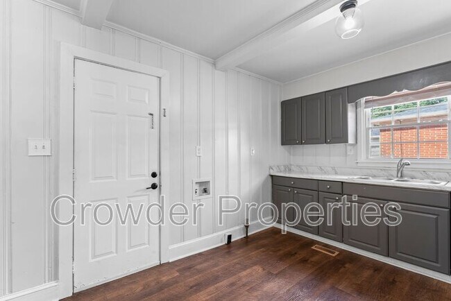 Building Photo - 3612 Sargeant Dr