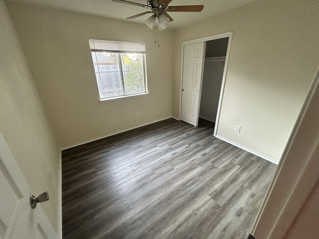 Foto del edificio - 5106 Glennwood Dr